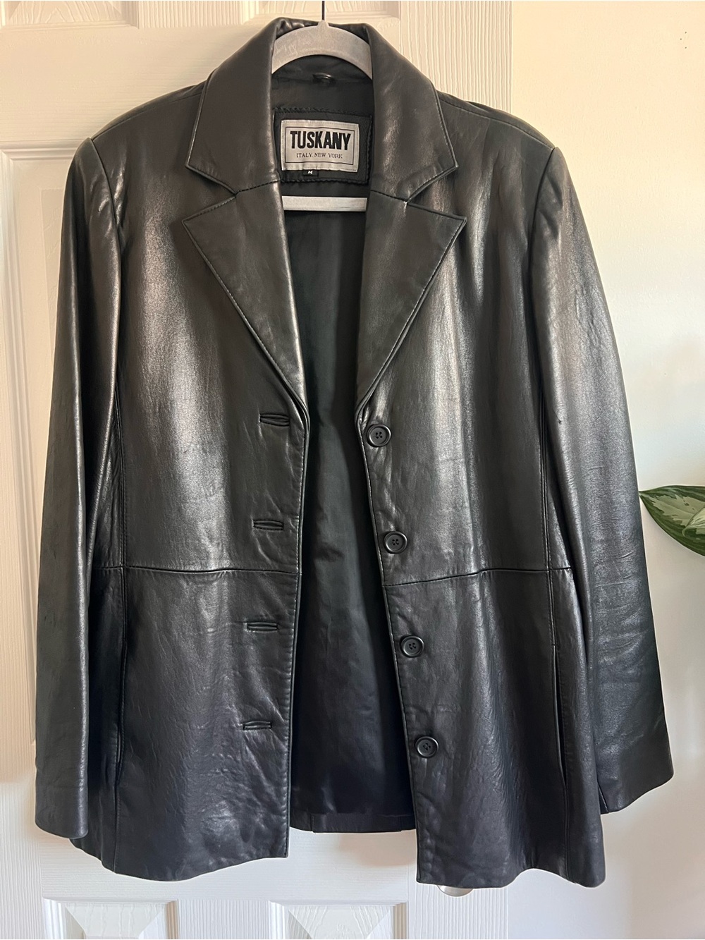 Tuskany Black Leather Button-Front Jacket | 90s vintage leather jacket size M